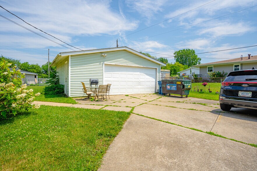 More Photos Of 5107 W 77th Ct, Schererville Multifamily For Sale
