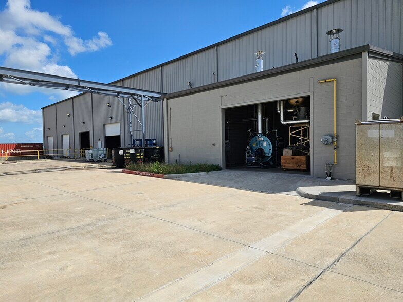 More Photos Of 51 County Road 171, Bay City Manufacturing For Sale