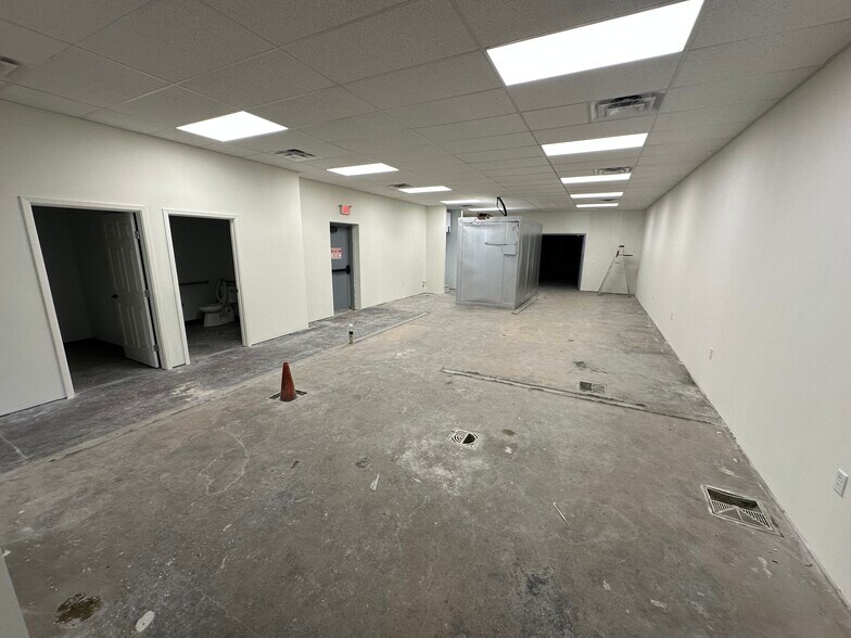 More Photos Of 205 N Elm St, Denton Storefront Retail Office For Lease