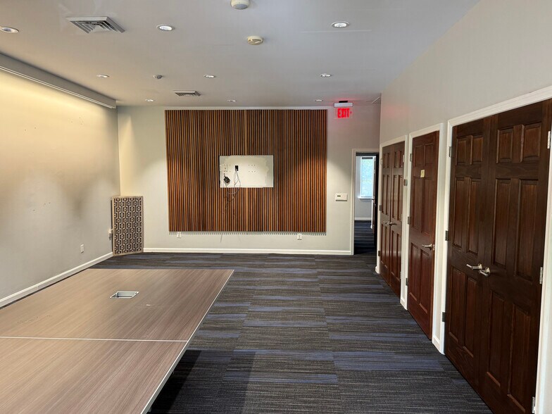 More Photos Of 4200 Evergreen Ln, Annandale Medical For Sale