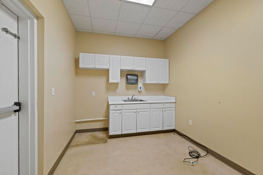 More Photos Of 1851 St Mary Ave, Pensacola Medical For Lease