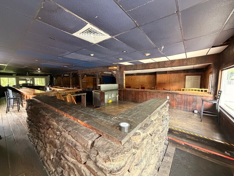 More Photos Of 15 River Rd, Willington General Retail For Lease