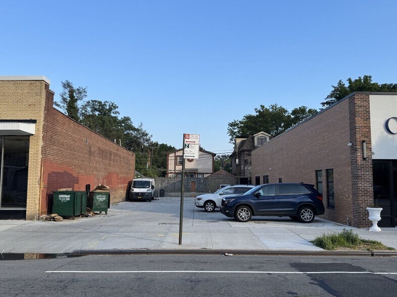 More Photos Of 17924 Union Tpke, Fresh Meadows Storefront For Sale