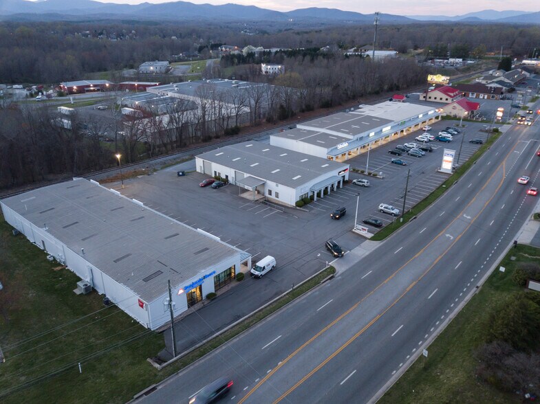 More Photos Of 17804 Forest Rd, Forest Freestanding For Lease