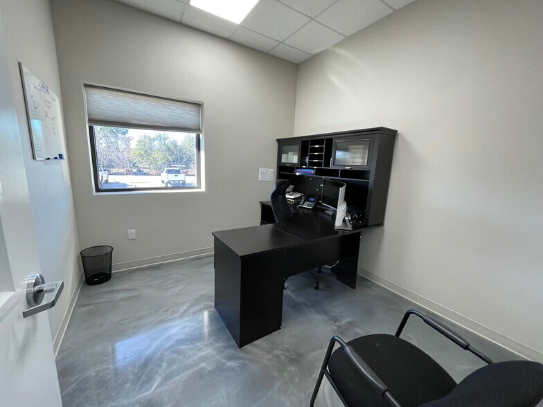 More Photos Of 4680 Lake Industrial Blvd, Tavares Warehouse For Sale