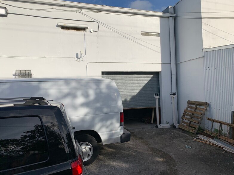 More Photos Of 1810 N Dixie Hwy, Hollywood Warehouse For Sale