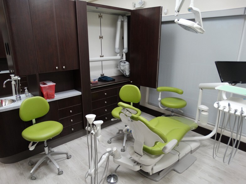 More Photos Of 6051-6095 W Commercial Blvd, Tamarac Medical For Sale