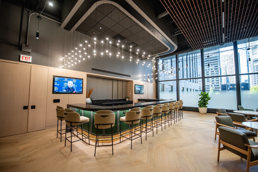 More Photos Of 1 E Wacker Dr, Chicago Office For Lease