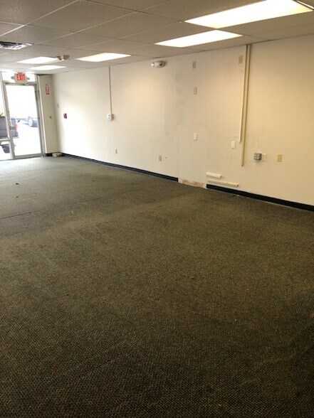 More Photos Of 1498-1500 Atwood Ave, Johnston Restaurant For Lease