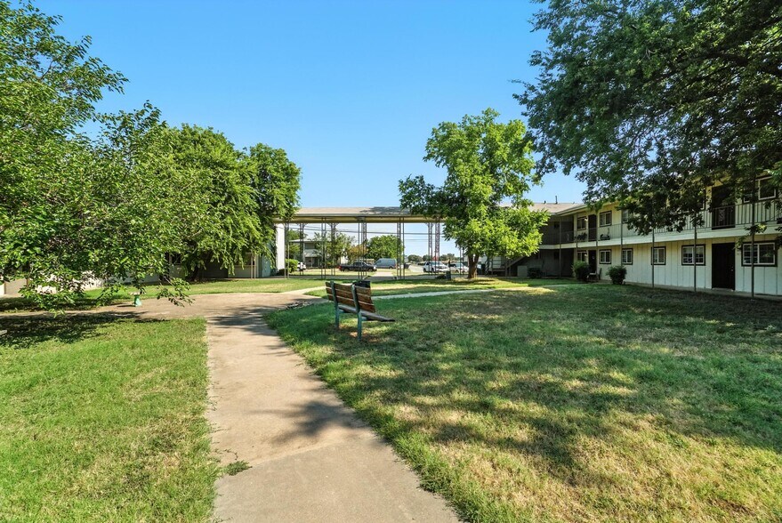More Photos Of 1705 S 3rd St, Abilene Apartments For Sale