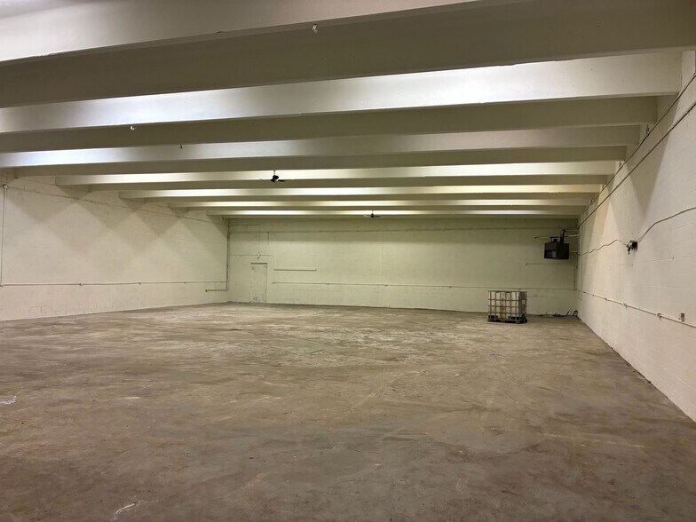 More Photos Of 65700 Gratiot Ave, Lenox Service For Lease
