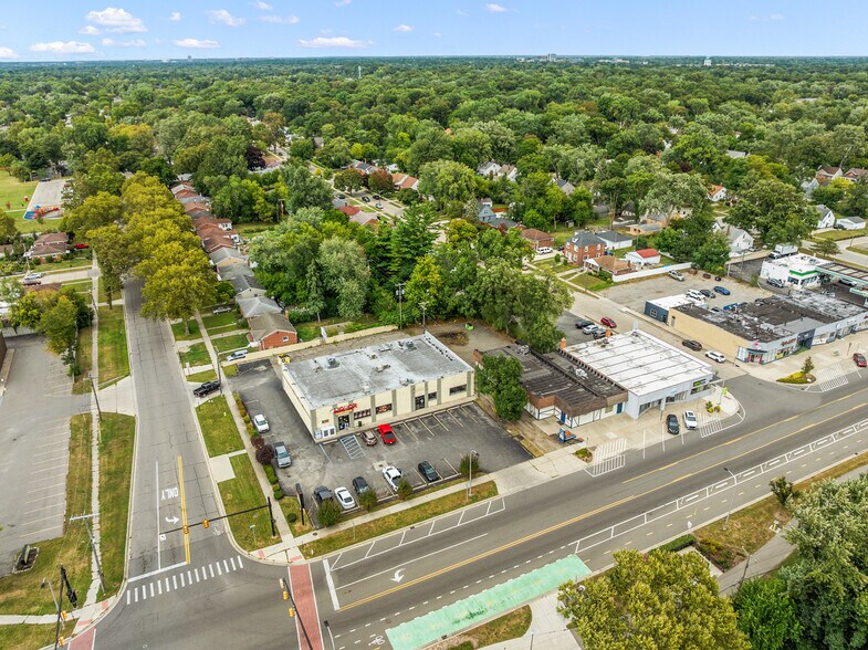 More Photos Of 10840-10850 W 9 Mile Rd, Oak Park Freestanding For Lease