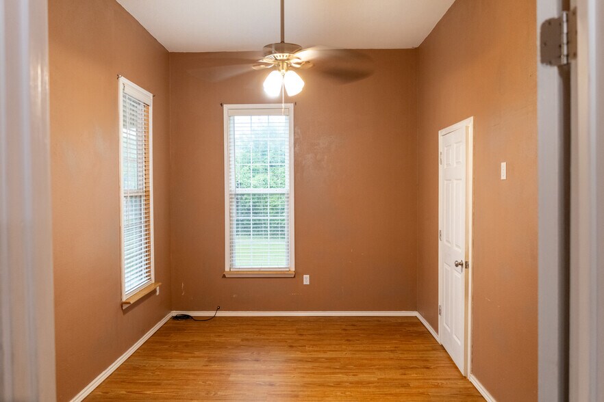 More Photos Of 416 W Palestine Ave, Palestine Office Residential For Sale