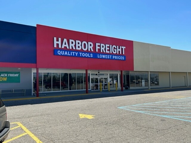 More Photos Of 2505-2549 E State Road 44, Shelbyville Unknown For Lease