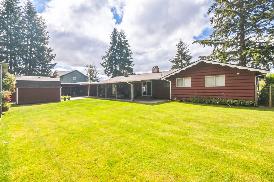 More Photos Of 2515 176th St E, Tacoma Showroom For Sale