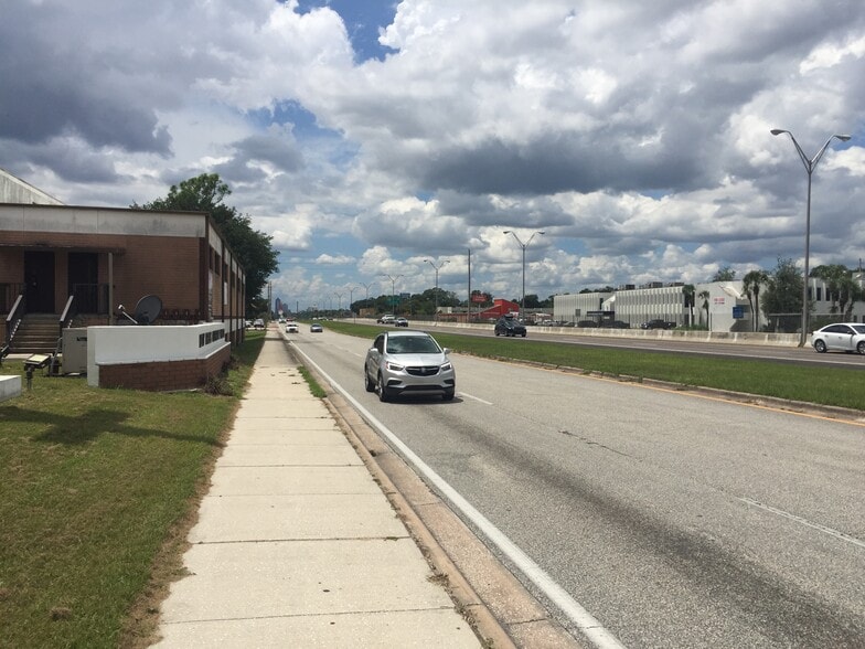 More Photos Of 6612 Arlington Expy, Jacksonville Schools For Lease