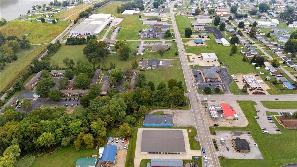 More Photos Of 516 Washington St, Ravenswood Freestanding For Lease