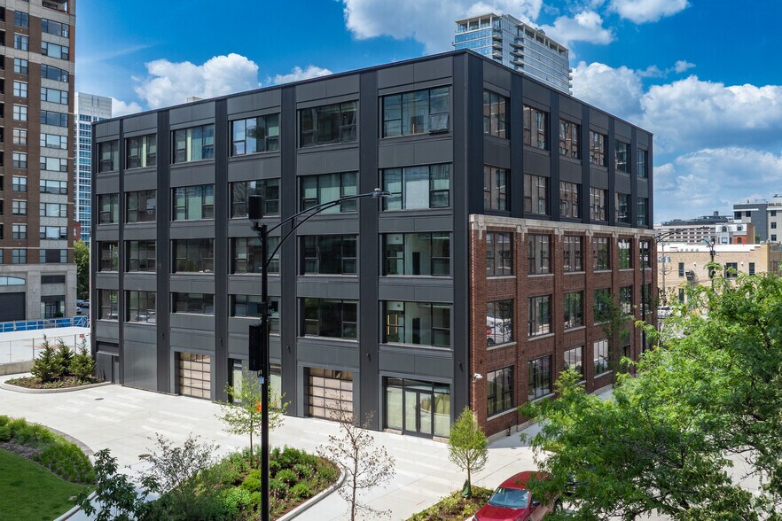 More Photos Of 871 N Franklin St, Chicago Apartments For Lease