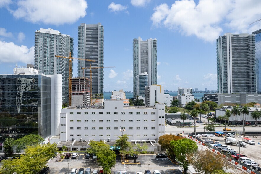 More Photos Of 3000 Biscayne Blvd, Miami Medical For Lease