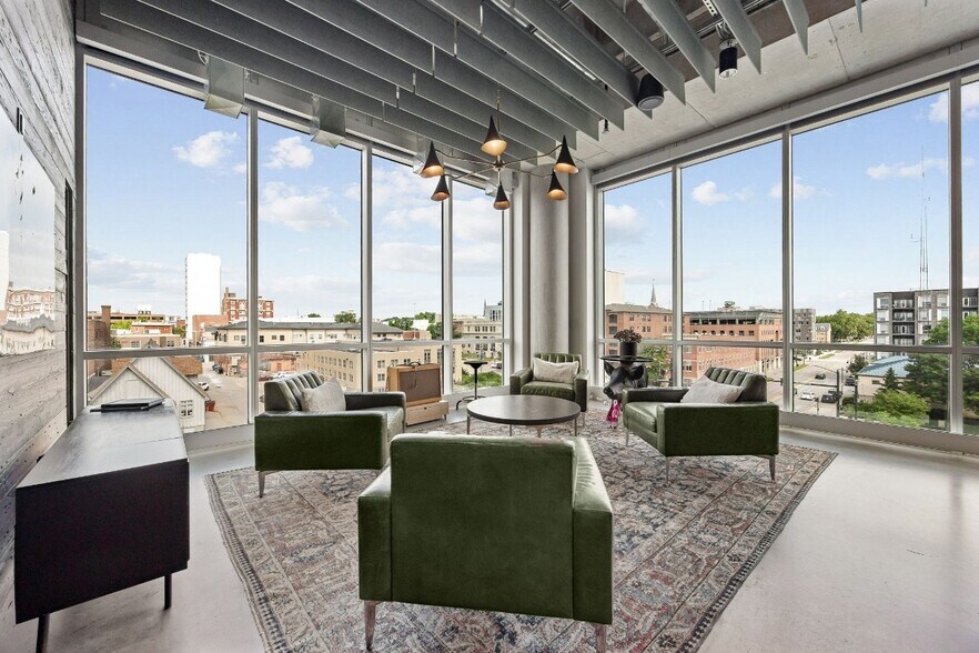 More Photos Of 404 E College St, Iowa City Hotel For Sale