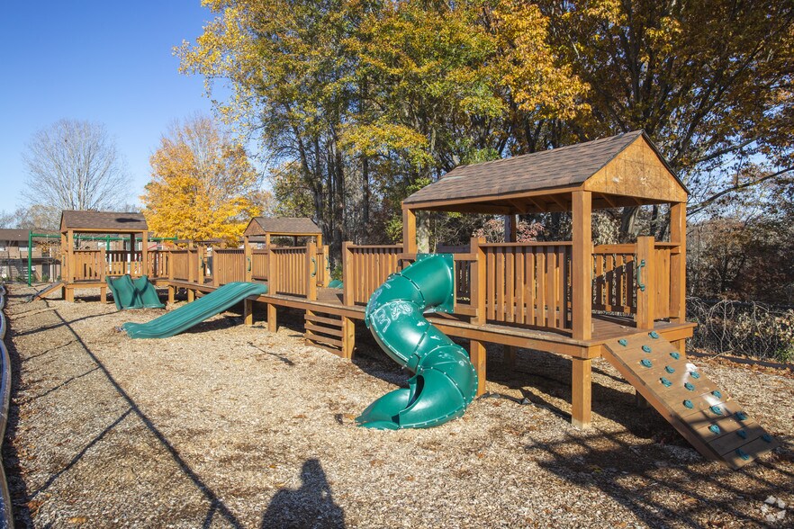 More Photos Of 1 Lakeside Rd, Greenville Apartments For Sale