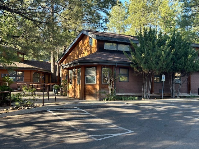 Primary Photo Of 1340 N Rim Dr, Flagstaff Medical For Sale