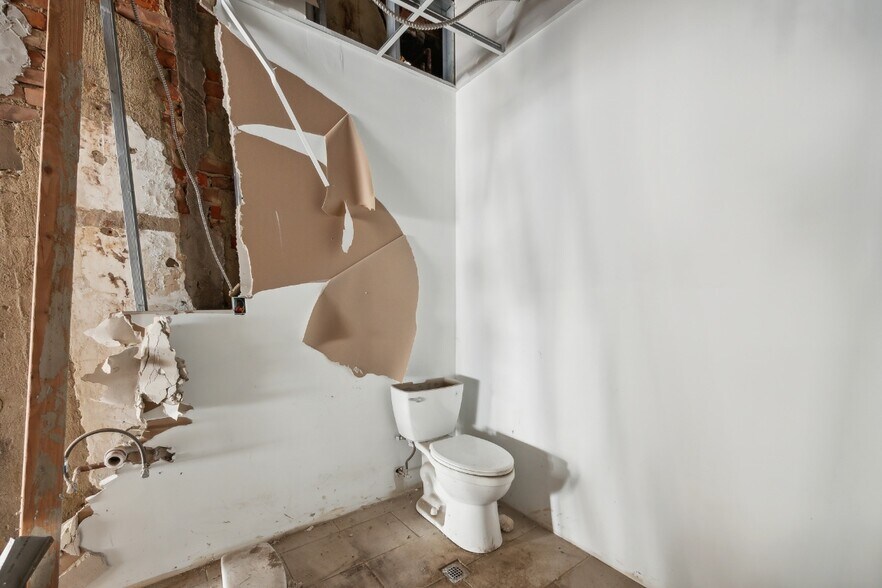 More Photos Of 402 W Kings Hwy, Mount Ephraim Freestanding For Sale