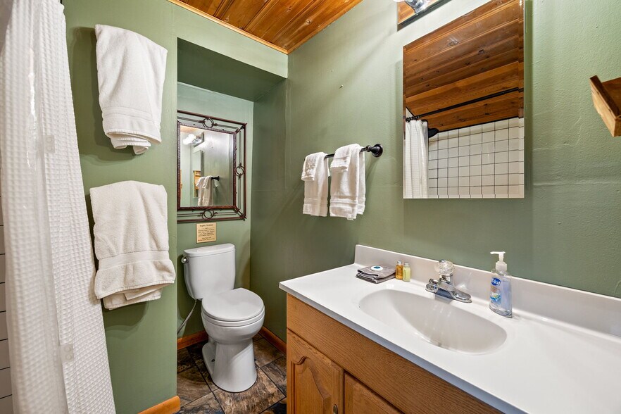 More Photos Of 140 Main St, Greer Specialty For Sale