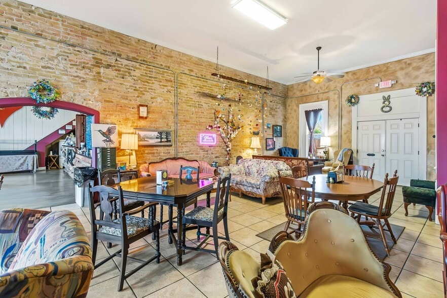 More Photos Of 709 Chestnut St, Bastrop Storefront Retail Residential For Sale