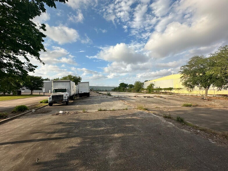 More Photos Of 8685 Scranton St, Houston Land For Sale