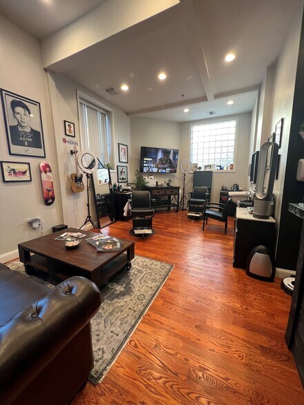 More Photos Of 10-14 Wilsey Sq, Ridgewood Office For Lease