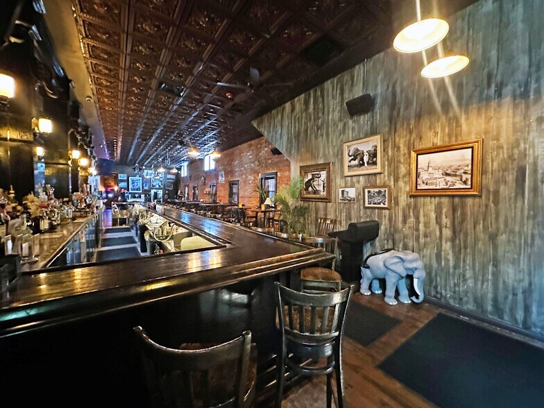 More Photos Of 439 E Congress St, Detroit Bar For Lease