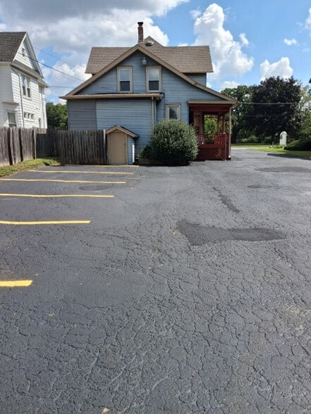 More Photos Of 442 N Lake St, Aurora Office For Sale