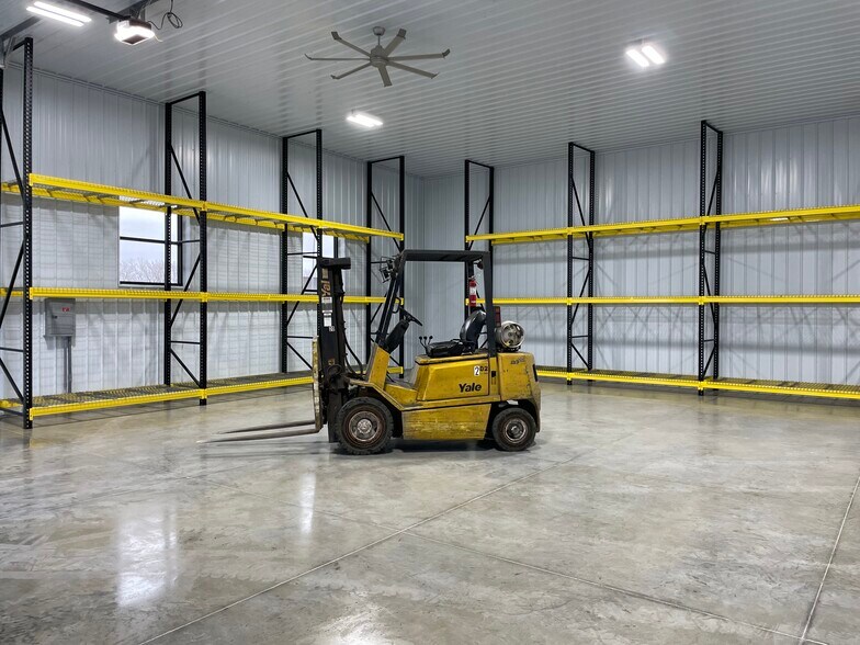 More Photos Of 900 W 25th St, South Sioux City Warehouse For Lease