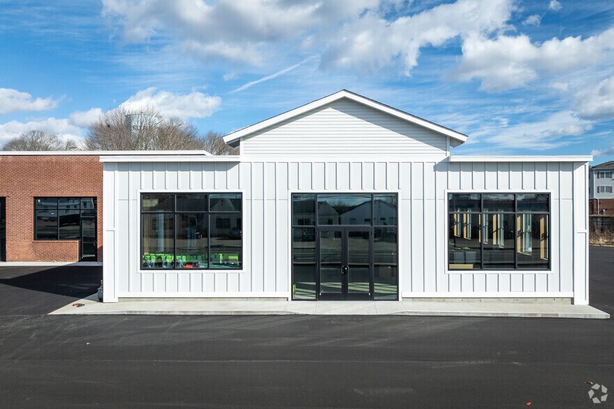 More Photos Of 92 Granite St, Westerly Restaurant For Lease