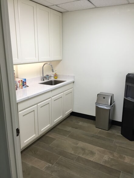 More Photos Of 100 N Hill Dr, Brisbane Light Manufacturing For Lease