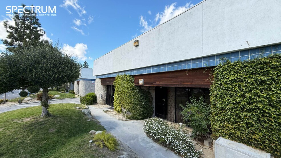 More Photos Of 27734 Avenue Scott, Valencia Service For Lease