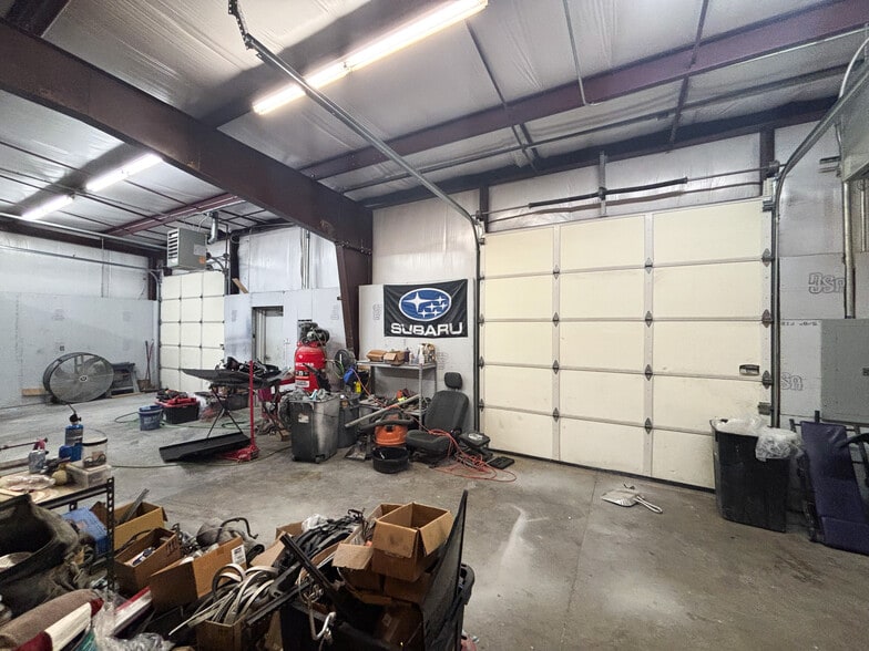More Photos Of 1531 N Commercial Rd, Nixa Warehouse For Lease