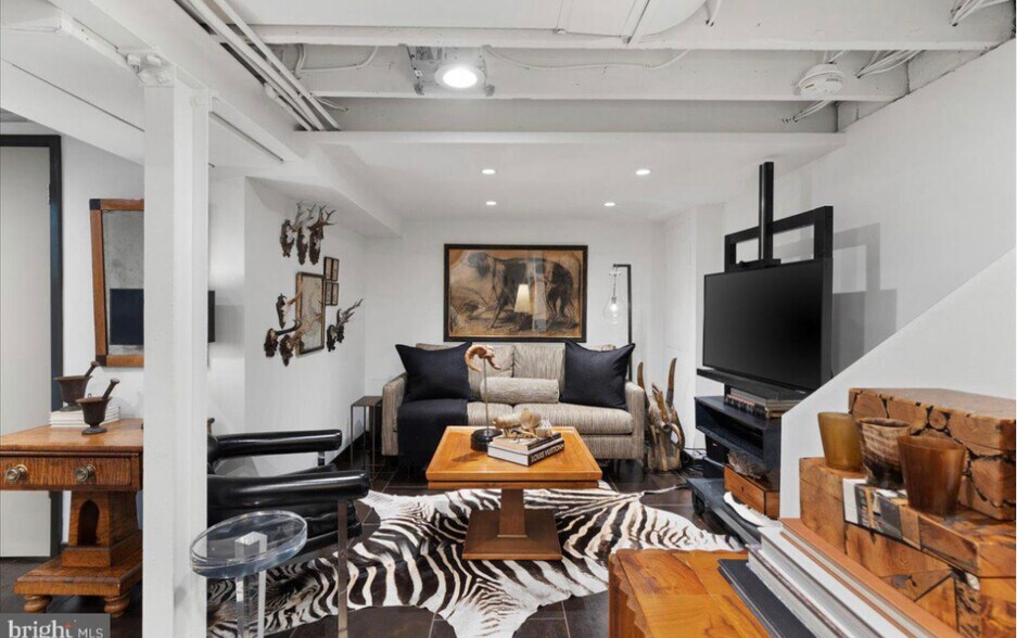 More Photos Of 5169 Macarthur Blvd NW, Washington Office Residential For Lease