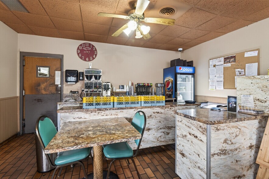 More Photos Of 17646 NE Central Ave, Ham Lake Restaurant For Sale