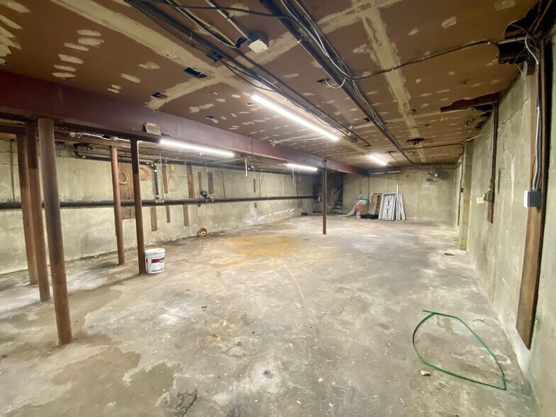 More Photos Of 751-753 Merrick Rd, Baldwin Storefront Retail Office For Lease