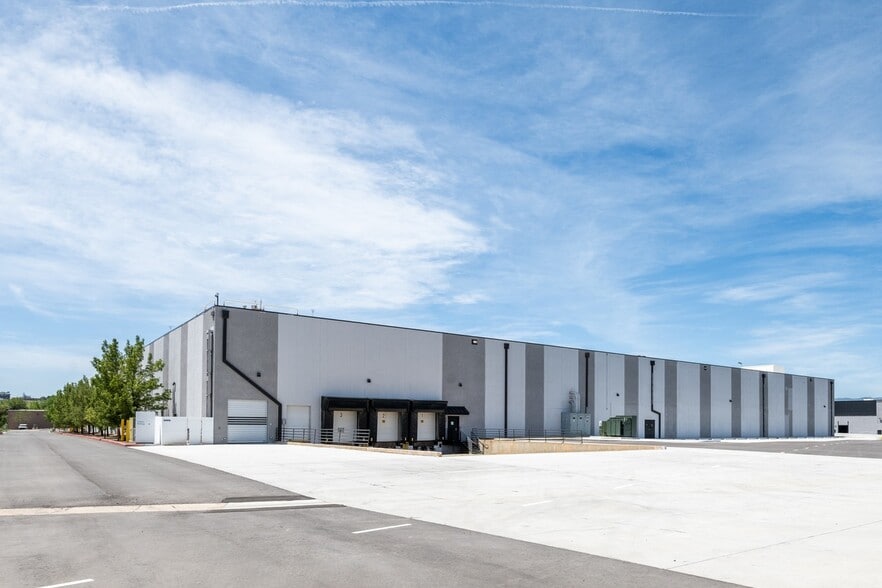 More Photos Of 2567 W Midway Blvd, Broomfield Manufacturing For Lease