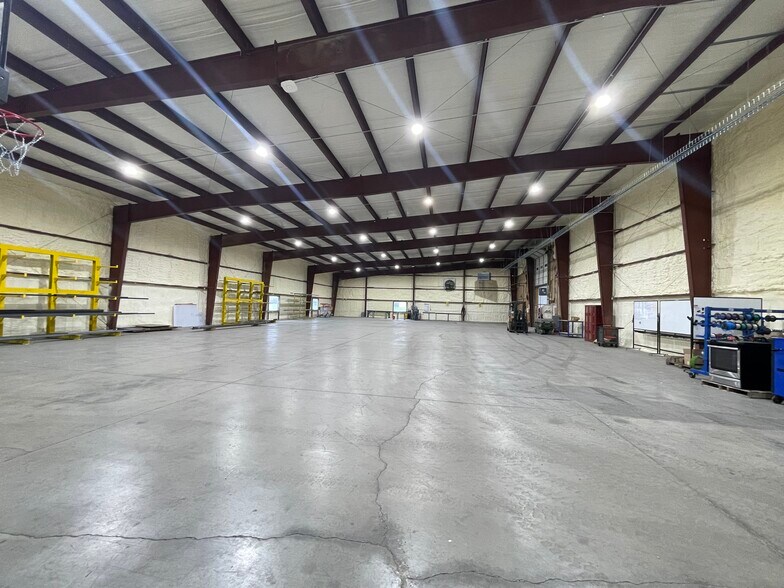 More Photos Of 11624 E State Road 250, Crothersville Warehouse For Lease