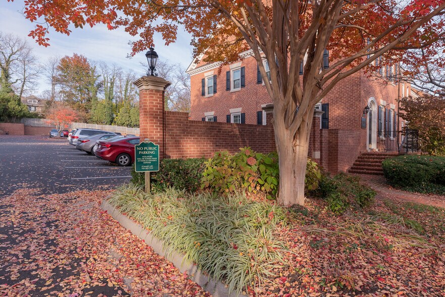 More Photos Of 10470-10476 Armstrong St, Fairfax Medical For Sale