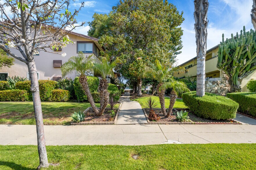 More Photos Of 14007 Moorpark St, Sherman Oaks Apartments For Sale