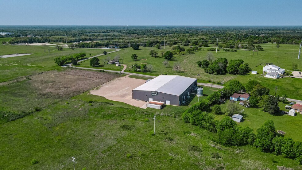 More Photos Of 21930 Kathy Fleming Rd, Navasota Warehouse For Lease
