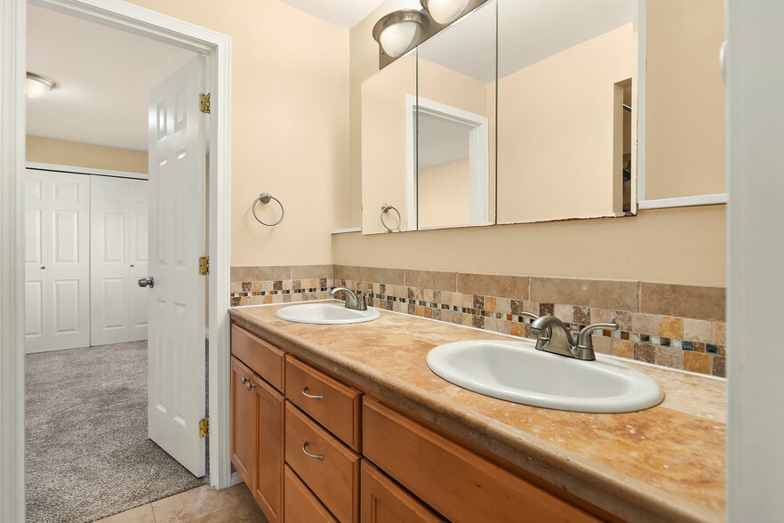 More Photos Of 28426 16th Ave S, Federal Way Apartments For Sale