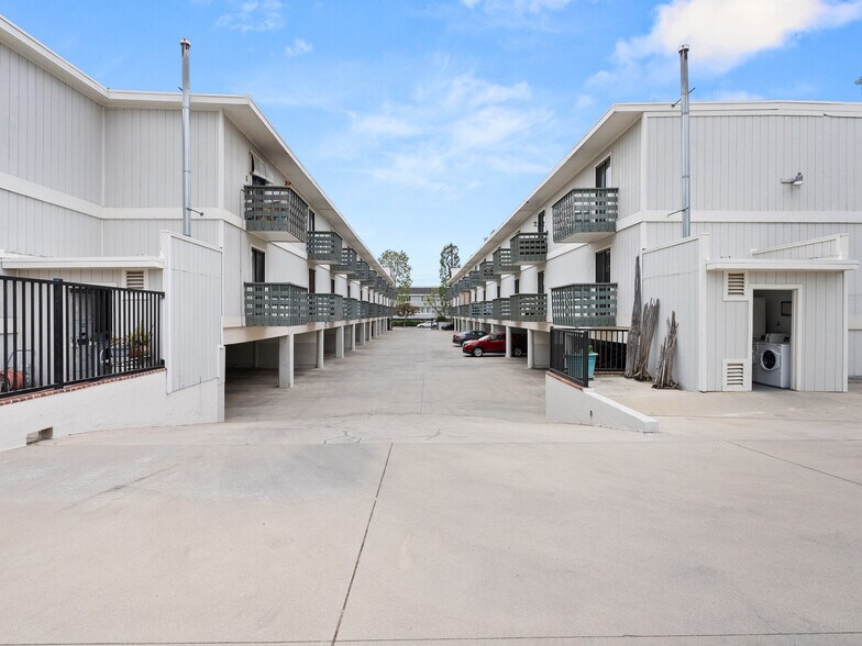 More Photos Of 17821 Halsted St, Northridge Apartments For Sale