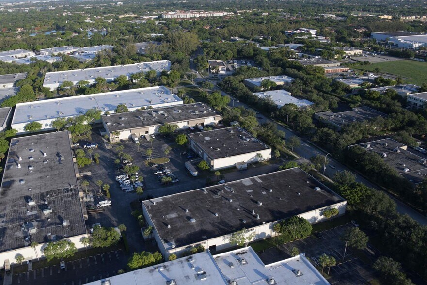 More Photos Of 5800 Miami Lakes Dr, Miami Lakes Warehouse For Lease