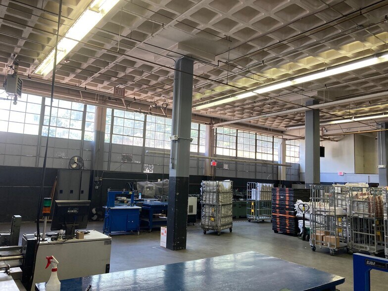 More Photos Of 15 Wells St, Southbridge Industrial For Lease
